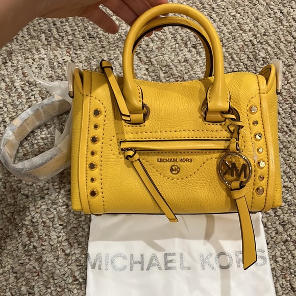 MICHAEL KORS Carine Extra-Small Studded Pebbled Leather Crossbody Bag 32T0GCCC0L - Picture 3 of 13